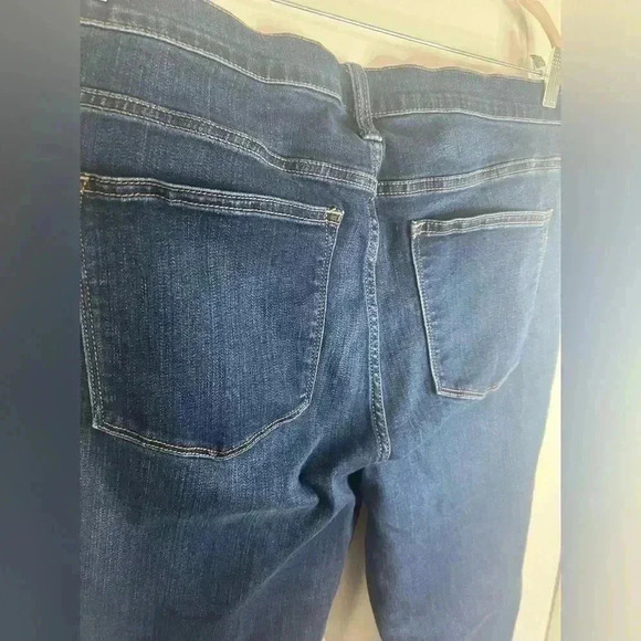 J. Crew Women’s 8” Dark Denim Mid-Rise Skinny Jeans - Size 33 - Picture 2 of 5